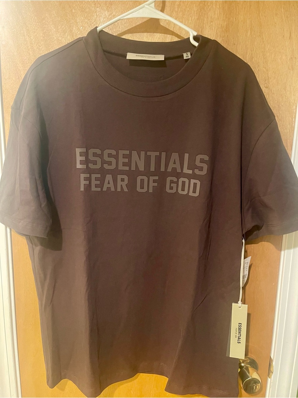 Fear of God ESSENTIALS Logo Plum men’s Tee size Medium